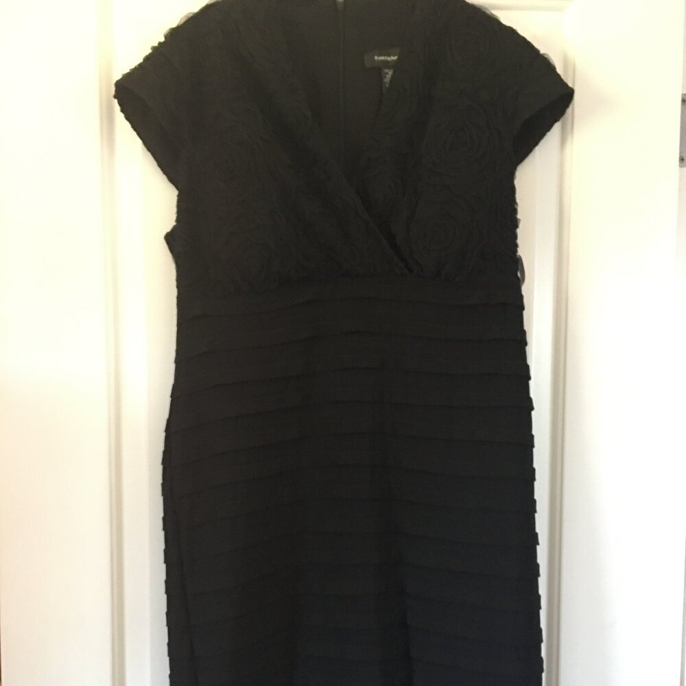 New R & M Richards Black V-neck Ruffled Sleeveless Dress Women's 14